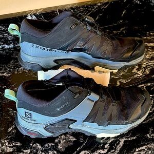 Salomon Gore-Tex Hiking Shoes X ULTRA 04W. Black and gray